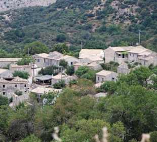 Das Dorf Paleo Perithia