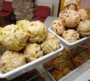 Blick auf die Auslage der Südtiroler Bäckerei