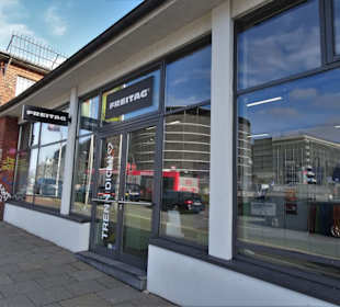 Außenansicht und Eingang zum Freitag Store