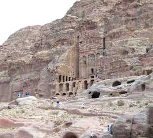 Case scavate nella roccia