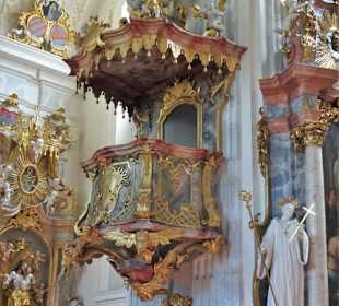 Die Kanzel der Klosterkirche Raitenhaslach