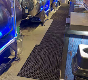 Hinter der Theke im Keller 