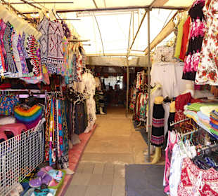 Stände nur mit Bekleidung