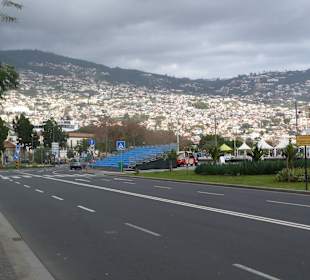 Tribünen an der Avenida do Mar