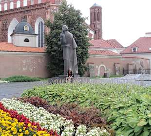 Kościół św. Anny - obok pomnik Adama Mickiewicza