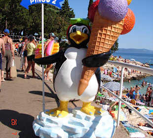 Vor dem Eisgeschäft