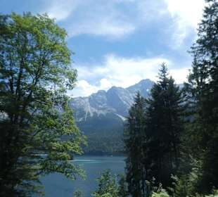 Blick zum Wettersteingebirge