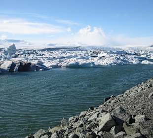 Im Hintergrund der Gletscher