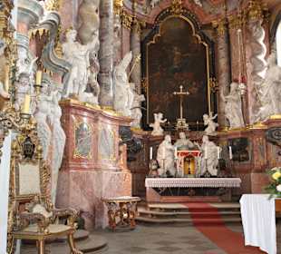 Blick in den Chorraum