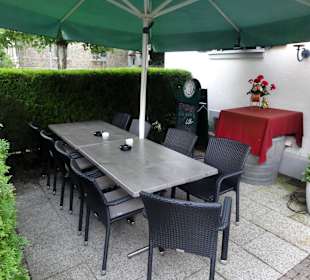 Tische im Außenbereich