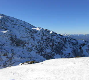Nachts  war ein leichter Schneefall