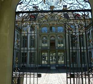 Eingangstor zum Erlacherhaus