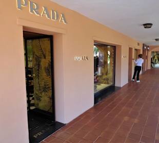 Rundgang durch die Einkaufspassage Piazetta