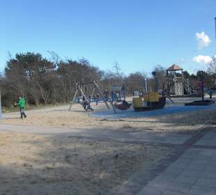 Am Strand, schöner Spielplatz