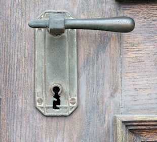 Verschlossene Hauptpforte