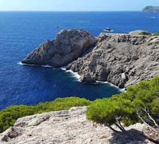 Okolice latarni morskiej w Cala Ratjada