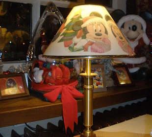Selbst die Lampe...alles Mickey Mouse