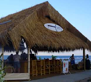 Bar an der Strandpromenade