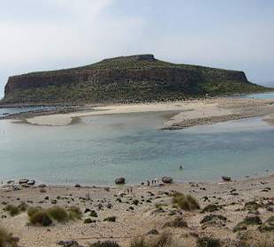 Das Wasser ist Wadenhoch und warm (auch im April)