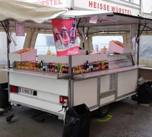 Würstelstand auf dem Grünmarkt Salzburg