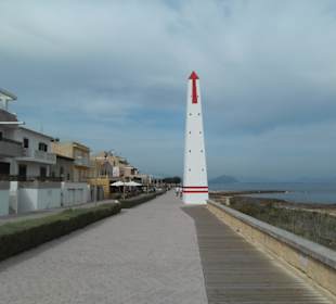 Links vom Strand (Richtung Zentrum)