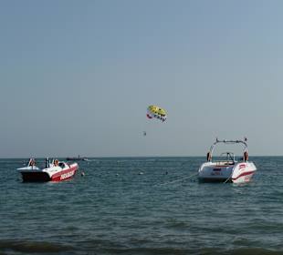 Strandanbieter Parasailing