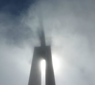 Unheimlich - Cristo Rei im Nebel