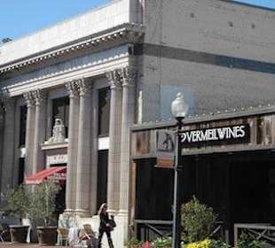 Gediegen, immer voll und zu empfehlen.