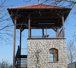Sommerach: der Aussichtsturm in den Weinbergen