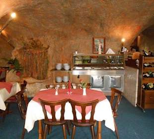 Gaststube mit Salatbuffet