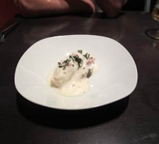 Gebratener Seehecht auf Auberginen