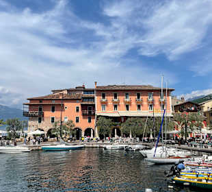 Hafen Torri del Benaco