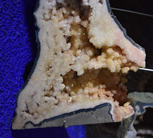 Mineraliensammlung im Park