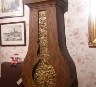 Uhr im Café "Anno Dazumal"