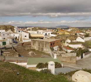 Blick auf die Höhlenwohnungen 