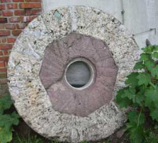 Alter Mühlstein Windmühle Fortuna