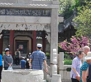 Gebäude mit islamischer Inschrift