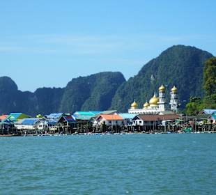 Seenomadendorf mit Moschee