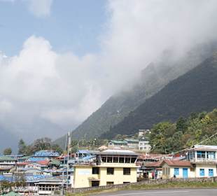 Tower des Flughafen Lukla