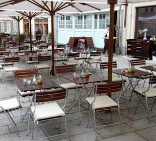 Terrassenplätze vor dem Gasthaus