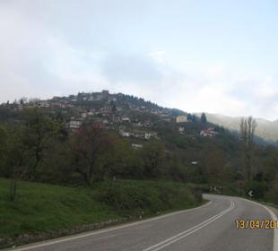 Zig Bergdorfe an die Strecke nach Karpenissi