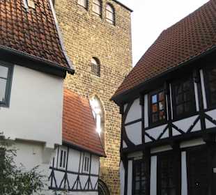 Seite zur Altstadt hin (mit Portal)