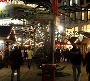 Spaziergang über den Märchenweihnachtsmarkt