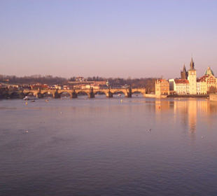 Karlsbrücke bei Abenddämmerung