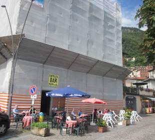 Sportsbar an der Seepromenade Gravedona