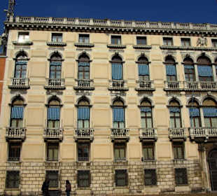 Bestimmt Amtsgebäude