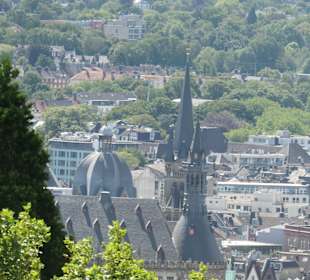 Blick vom Tranchot-Obelisken zum Dom und Rathaus