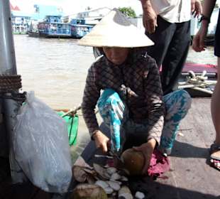 Ein Boot als schwimmender Markt