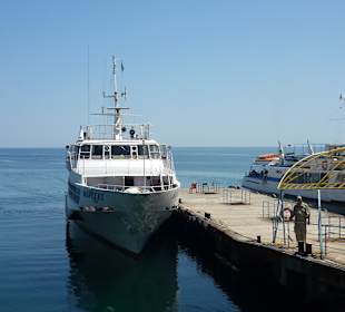 Ausflugsschiff zum Schwalbennest