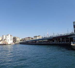 Im Goldenen Horn kurz vor der Brücke